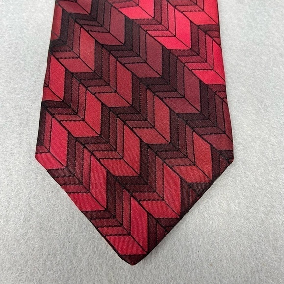 Arrow Men's 100% Silk Neck Tie Red And Black Geometric Tie, 3.75 x 58 - Picture 2 of 6